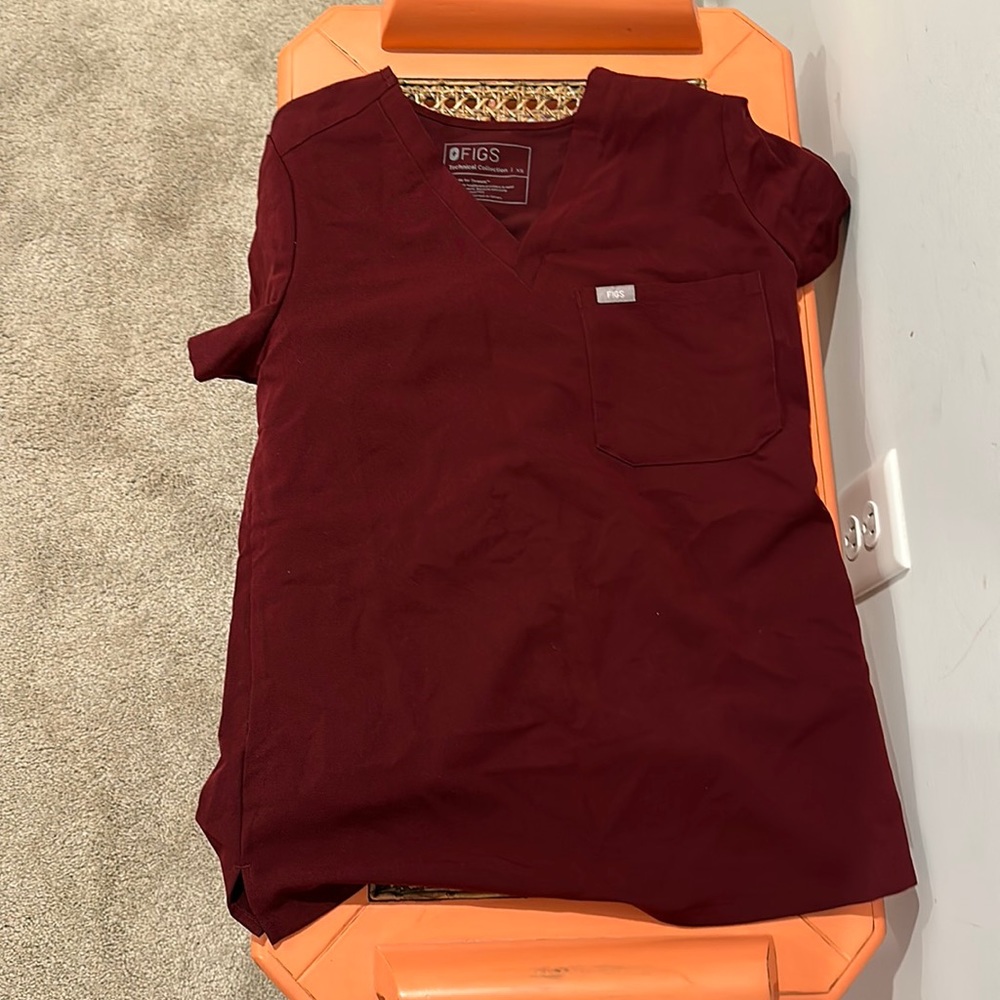 Figs Catarina Scrub Top Burgundy XS never worn